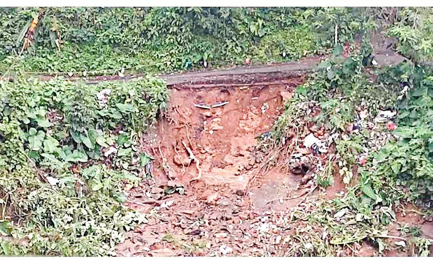 ചിത്രം: മഴയിൽ തകർന്ന ബൈപാസ് റോഡ്