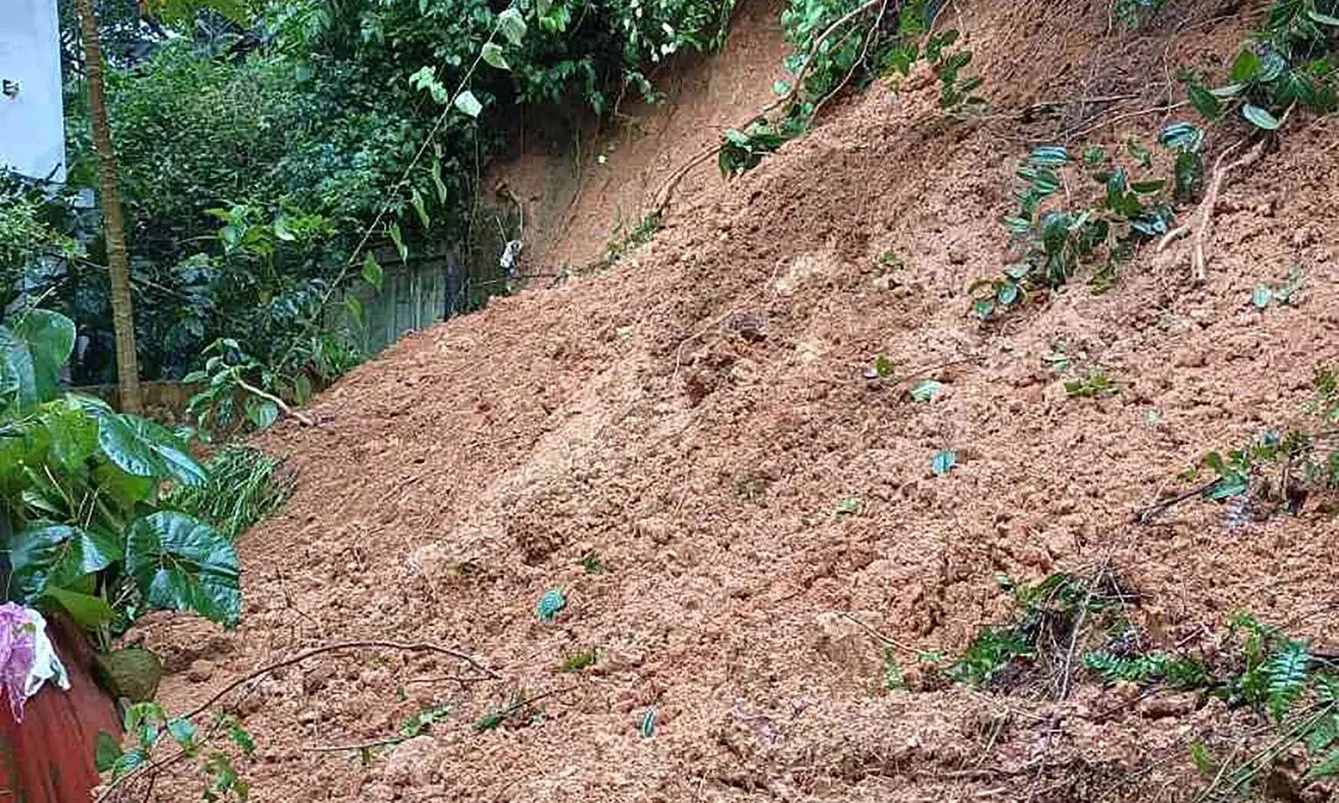 പറോട്ടിൽ ലൈനിൽ മണ്ണിടിച്ചിൽ