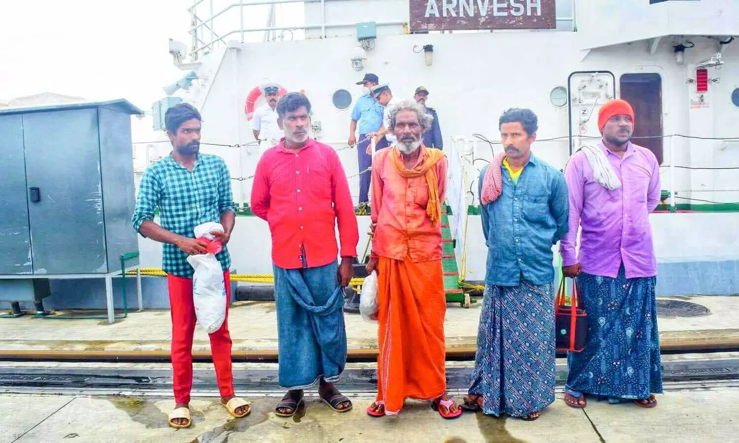 എൻജിൻ തകരാർ; ബോട്ടിലെ തൊഴിലാളികളെ കരക്കെത്തിച്ചു