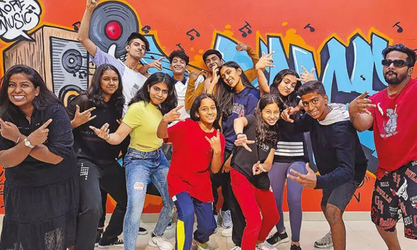 ലോക ഹിപ് ഹോപ് ഡാൻസ്; ഗൾഫിൽ നിന്നുള്ള ഏക ടീമായി ഒമാൻ, സംഘത്തിൽ മലയാളികളും ലോക ഹിപ് ഹോപ് ഡാൻസ്; ഗൾഫിൽ നിന്നുള്ള ഏക ടീമായി ഒമാൻ, സംഘത്തിൽ മലയാളികളും