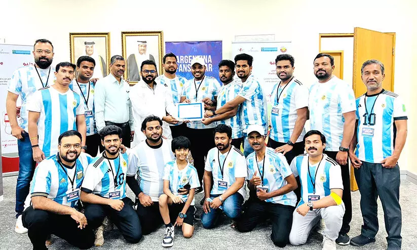 രക്തം നൽകി അർജന്റീന ആരാധകർ