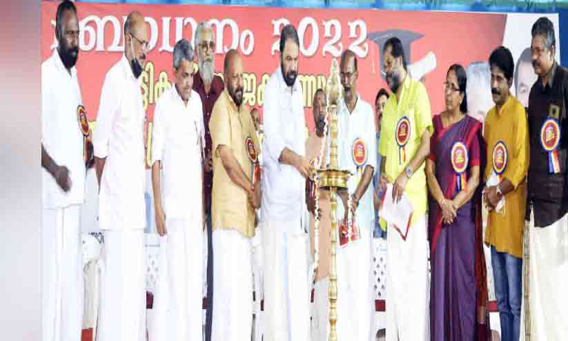 പ്ലസ് വൺ: 81 പുതിയ ബാച്ചുകൾ അനുവദിക്കും -മന്ത്രി വി. ശിവൻകുട്ടി പ്ലസ് വൺ: 81 പുതിയ ബാച്ചുകൾ അനുവദിക്കും -മന്ത്രി വി. ശിവൻകുട്ടി