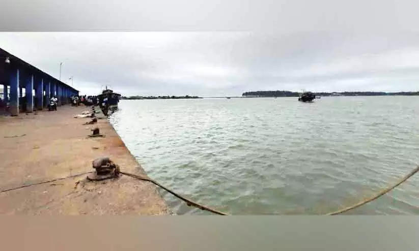 നിയന്ത്രണം മറികടന്ന് കടലിലിറങ്ങിയ ബോട്ടുകൾ തിരിച്ചെത്തിത്തുടങ്ങി