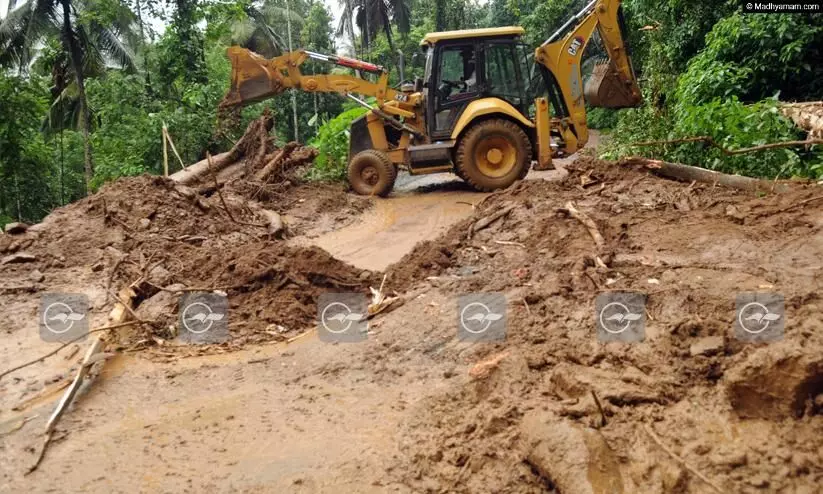 റെഡ് അലർട്ടുള്ള കണ്ണൂരിന് മാത്രം അവധിയില്ല; ഓറഞ്ച് അലർട്ടുള്ളതടക്കം 12 ജില്ലകൾക്ക് അവധി; കണ്ണൂർ കലക്ടർക്ക് പൊങ്കാല റെഡ് അലർട്ടുള്ള കണ്ണൂരിന് മാത്രം അവധിയില്ല; ഓറഞ്ച് അലർട്ടുള്ളതടക്കം 12 ജില്ലകൾക്ക് അവധി; കണ്ണൂർ കലക്ടർക്ക് പൊങ്കാല