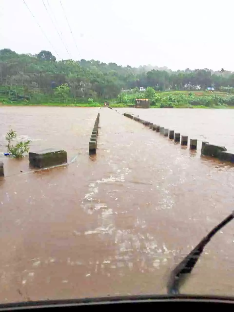 ഒറ്റപ്പെട്ട് കുറുമ്പന്മൂഴിയും അറയാഞ്ഞിലിമണ്ണും ഒറ്റപ്പെട്ട് കുറുമ്പന്മൂഴിയും അറയാഞ്ഞിലിമണ്ണും
