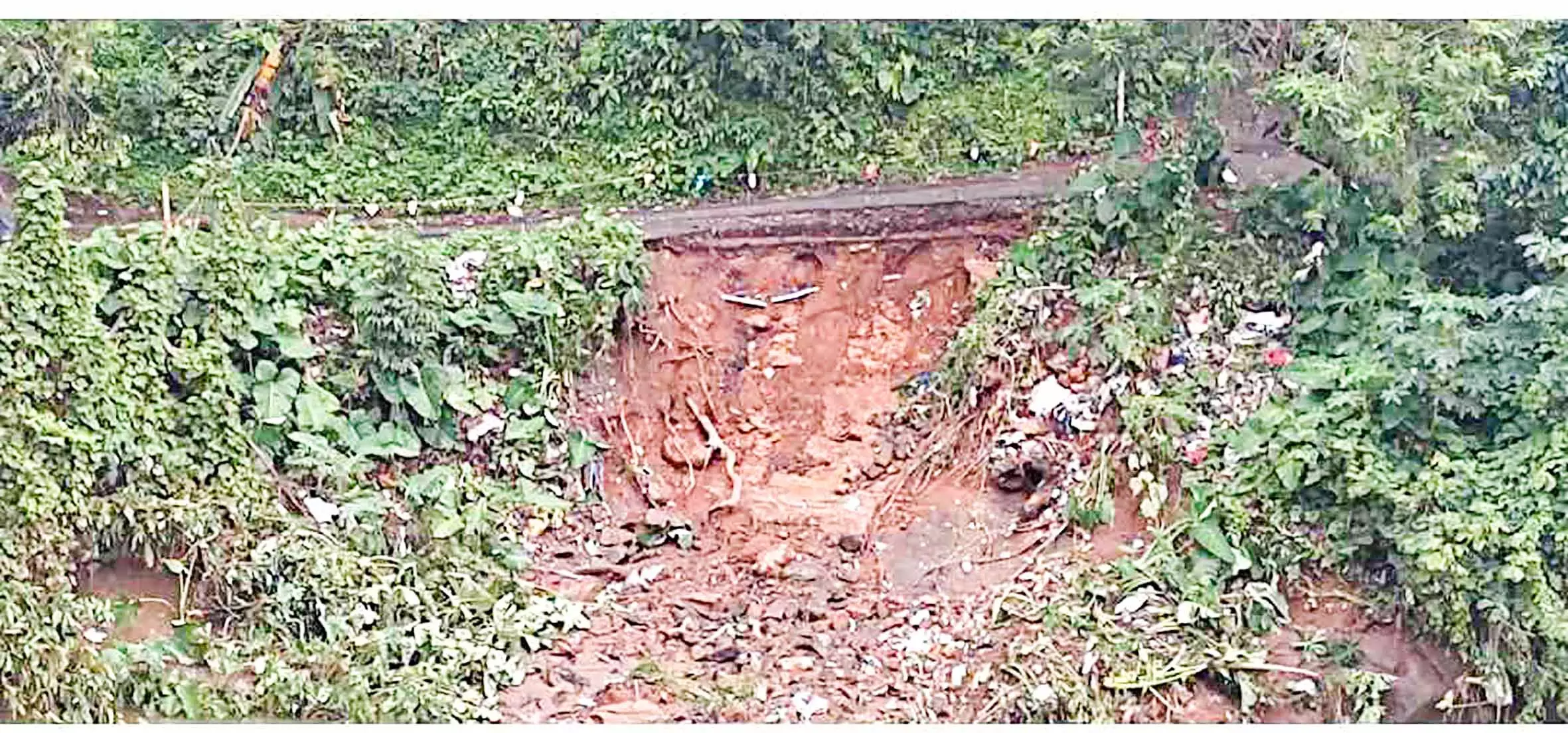 ചിത്രം: മഴയിൽ തകർന്ന ബൈപാസ് റോഡ് ചിത്രം: മഴയിൽ തകർന്ന ബൈപാസ് റോഡ്