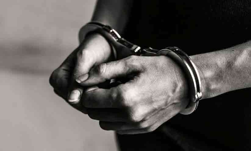 റെയിൽവേ കൈക്കൂലി റാക്കറ്റ്: ഉദ്യോഗസ്ഥർ അറസ്റ്റിൽ