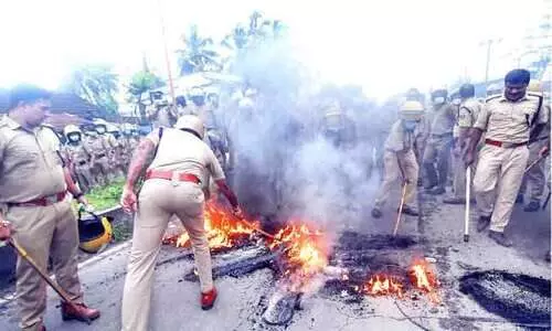 ആവിക്കൽത്തോട്ടിൽ പൊലീസ് നായാട്ട്