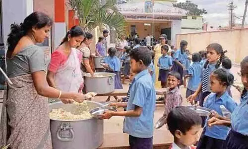 രണ്ടുമാസം കഴിഞ്ഞിട്ടും പണമില്ല; സ്കൂളുകളിൽ ഉച്ചയൂണും പ്രതിസന്ധിയിൽ