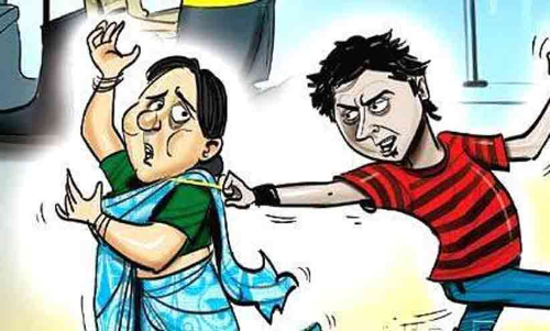 ബൈക്കിലെത്തിയ സംഘം വീട്ടമ്മയുടെ സ്വർണമാല കവർന്നു