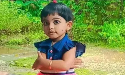 കണ്ണൂരിൽ ഒഴുക്കിൽപ്പെട്ട് കാണാതായ രണ്ടര വയസ്സുകാരിയുടെ മൃതദേഹം കണ്ടെത്തി