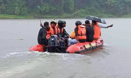 വള്ളം മറിഞ്ഞു; വള്ളക്കാരൻ നീന്തി രക്ഷപ്പെട്ടു