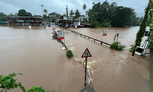 നാളെ 10 ജില്ലകളിൽ റെഡ് അലർട്ട്; മദ്റസകൾക്കും അവധി