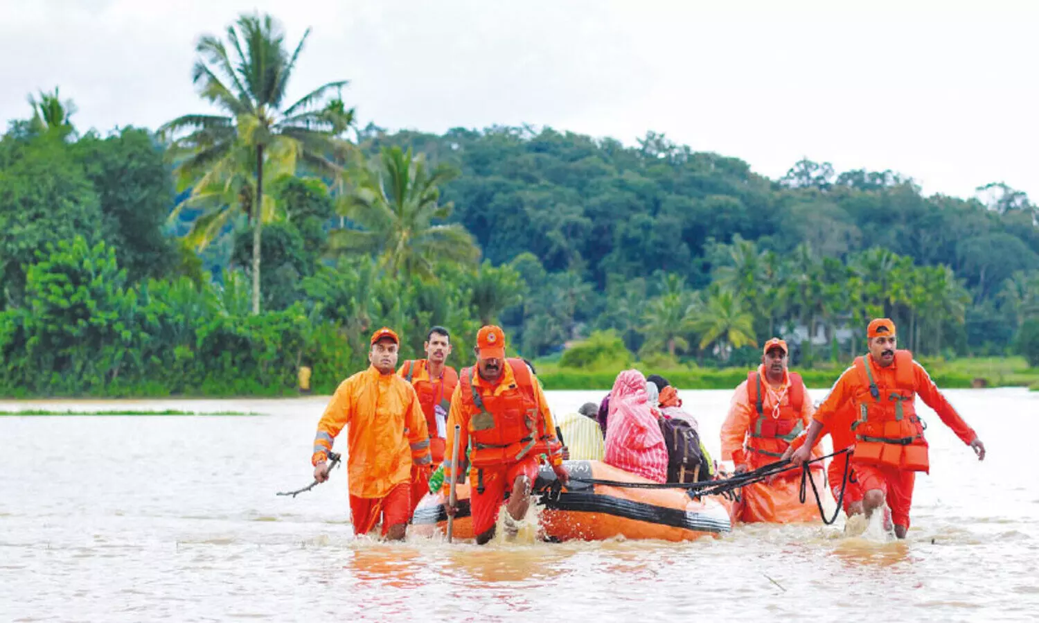 ദുരിതം പെയ്തിറങ്ങുന്നു; ജില്ലയിൽ ഇന്നും നാളെയും അതിജാഗ്രത