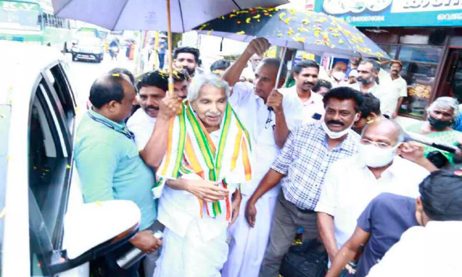 ഉമ്മൻചാണ്ടിക്ക് കിളിമാനൂരിൽ സ്വീകരണം