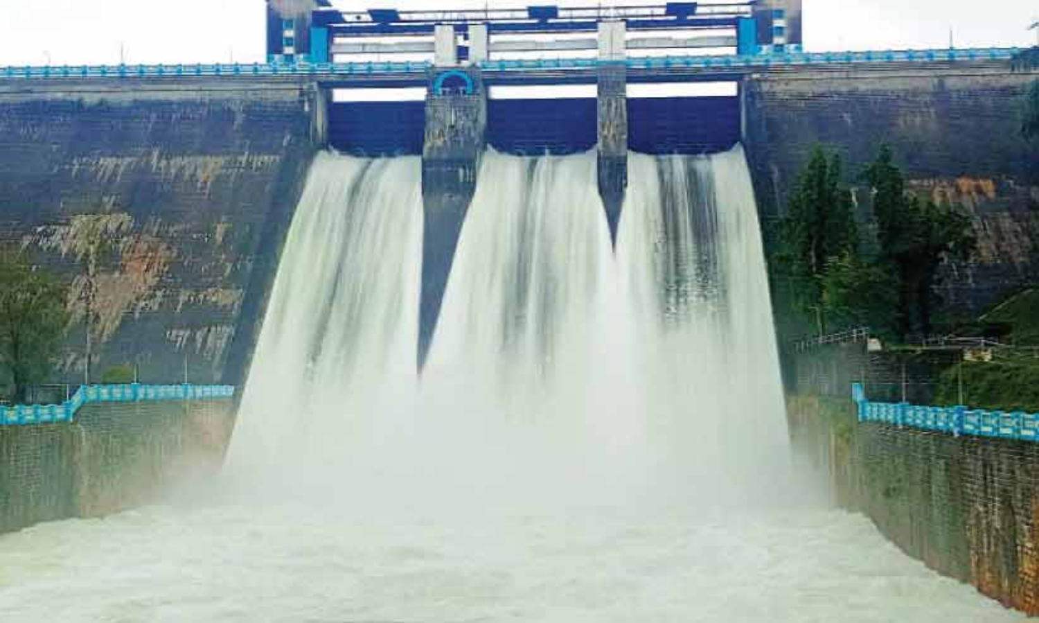 മഴ ശക്തം; ജാഗ്രത പാലിക്കാൻ നിർദേശം