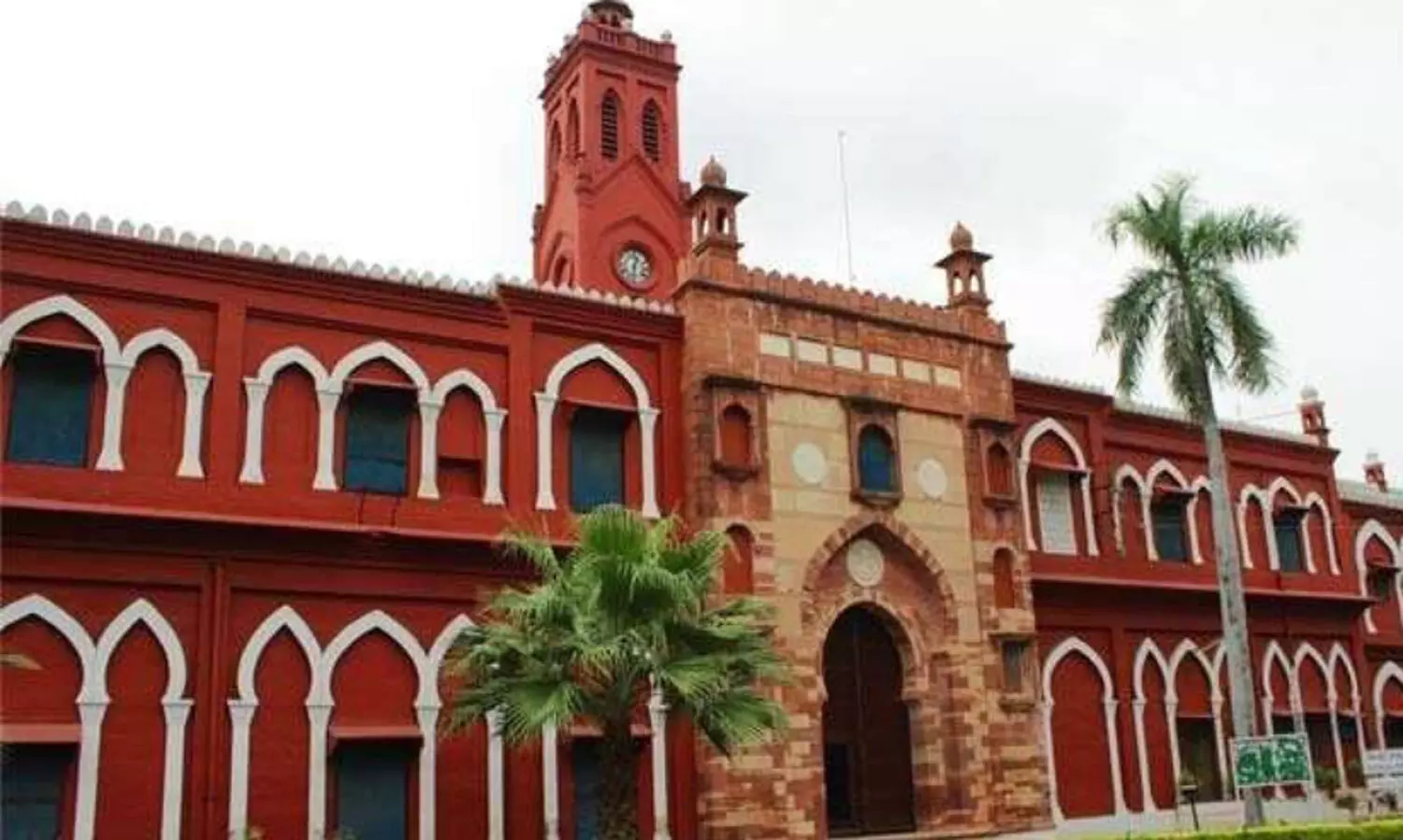 മൗദൂദിയുടെയും ഖുത്ബിന്റെയും പുസ്തകങ്ങൾ അലിഗഢ് സിലബസിൽനിന്ന് നീക്കി