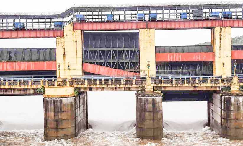 ഭൂതത്താൻകെട്ട് അണക്കെട്ടിൽ ഷട്ടറിന്റെ കൗണ്ടർ വെയ്റ്റ് താഴെ വീണു ഭൂതത്താൻകെട്ട് അണക്കെട്ടിൽ ഷട്ടറിന്റെ കൗണ്ടർ വെയ്റ്റ് താഴെ വീണു