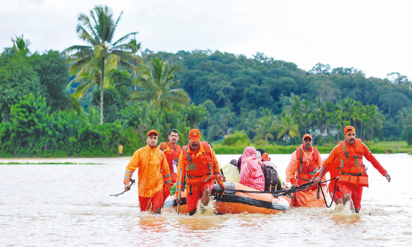 ദുരിതം പെയ്തിറങ്ങുന്നു; ജില്ലയിൽ ഇന്നും നാളെയും അതിജാഗ്രത ദുരിതം പെയ്തിറങ്ങുന്നു; ജില്ലയിൽ ഇന്നും നാളെയും അതിജാഗ്രത