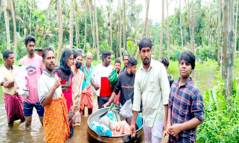 കാറ്റ് + മഴ =ദുരിതം കാറ്റ് + മഴ =ദുരിതം