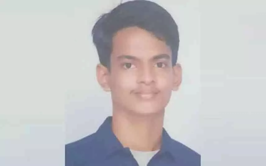 തോട്ടില് കുളിക്കാനിറങ്ങിയ പ്ലസ്ടു വിദ്യാര്ഥി മുങ്ങിമരിച്ചു തോട്ടില് കുളിക്കാനിറങ്ങിയ പ്ലസ്ടു വിദ്യാര്ഥി മുങ്ങിമരിച്ചു