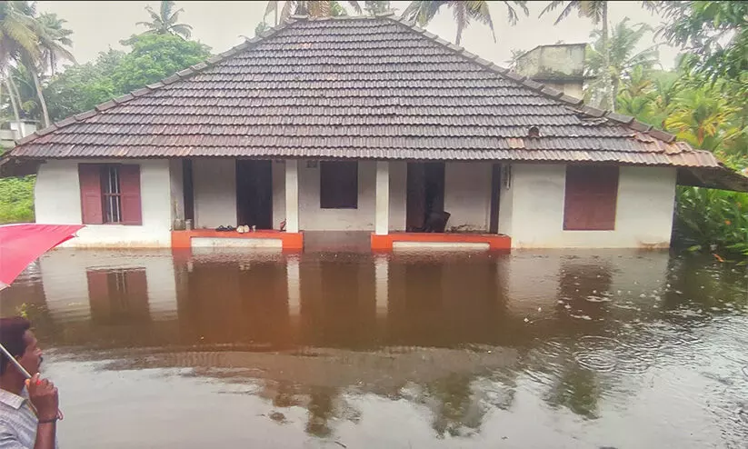 മഴ: മൂന്ന് വീട് കൂടി പൂർണമായി തകർന്നു, 72 വീടുകൾക്ക് ഭാഗിക നാശം; 53.48 കോടി രൂപയുടെ കൃഷിനാശം