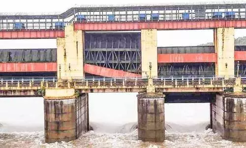 ഭൂതത്താൻകെട്ട് അണക്കെട്ടിൽ ഷട്ടറിന്റെ കൗണ്ടർ വെയ്റ്റ് താഴെ വീണു