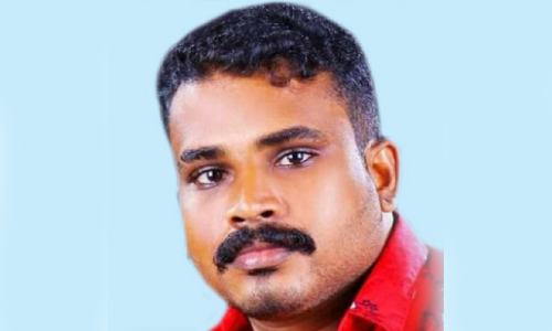 വി​വാ​ഹ​നി​ശ്ച​യ ത​ലേ​ന്ന് ക്ഷേ​ത്ര ദ​ർ​ശ​ന​ത്തി​ന് പോകുന്നതിനിടെ യുവാവ് ബൈ​ക്കപകടത്തിൽ മരിച്ചു