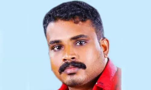 വി​വാ​ഹ​നി​ശ്ച​യ ത​ലേ​ന്ന് ക്ഷേ​ത്ര ദ​ർ​ശ​ന​ത്തി​ന് പോകുന്നതിനിടെ യുവാവ് ബൈ​ക്കപകടത്തിൽ മരിച്ചു