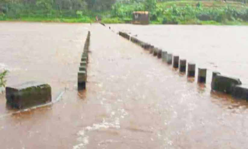 ഒറ്റപ്പെട്ട് കുറുമ്പന്മൂഴിയും അറയാഞ്ഞിലിമണ്ണും