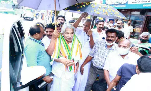 ഉമ്മൻചാണ്ടിക്ക് കിളിമാനൂരിൽ സ്വീകരണം