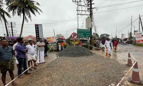റോഡരികില്‍ രൂപംകൊണ്ട ഗര്‍ത്തം അടച്ചു; മൂവാറ്റുപുഴയില്‍ ഗതാഗതം ഭാഗികമായി പുനഃസ്ഥാപിച്ചു