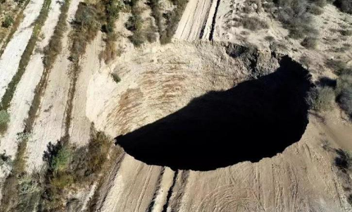 ചിലിയിൽ ഖനിയിൽ കണ്ടെത്തിയ ഗർത്തം അനുനിമിഷം വലുതാവുന്നു; കാരണം ശാസ്ത്രലോകത്തിന് അജ്ഞാതം