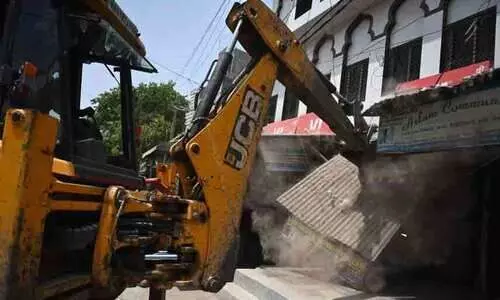 ബുൾഡോസർ കൊണ്ടുവരുന്നതിന് മുമ്പ് മുൻ‌കൂർ നോട്ടീസ് നൽകണം ; ആളുകളെ ഭവനരഹിതരാക്കരുതെന്ന് ഡൽഹി ഹൈക്കോടതി