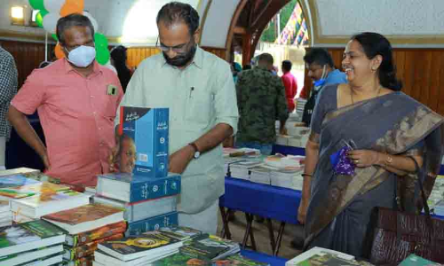 അമൃതപുസ്തകോല്‍സവത്തിന് അയ്യങ്കാളി ഹാളില്‍ തുടക്കമായി
