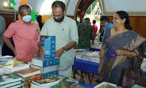 അമൃതപുസ്തകോല്‍സവത്തിന് അയ്യങ്കാളി ഹാളില്‍ തുടക്കമായി