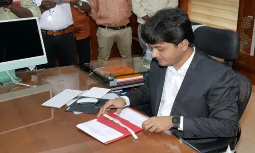 ചുമതല കൈമാറാൻ ശ്രീറാം എത്തിയില്ല; ആലപ്പുഴ കലക്ടറായി കൃഷ്ണതേജ