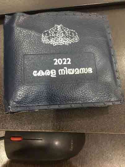 പേഴ്സ് മോഷ്ടിച്ചു പിന്നെ രേഖകൾ തിരികെ നൽകി ; മോഷ്ടാവിനോട് നന്ദി പറഞ്ഞ് കോൺഗ്രസ് നേതാവ് പേഴ്സ് മോഷ്ടിച്ചു പിന്നെ രേഖകൾ തിരികെ നൽകി ; മോഷ്ടാവിനോട് നന്ദി പറഞ്ഞ് കോൺഗ്രസ് നേതാവ്