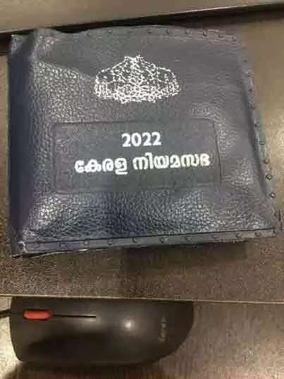 പേഴ്സ് മോഷ്ടിച്ചു പിന്നെ രേഖകൾ തിരികെ നൽകി ; മോഷ്ടാവിനോട് നന്ദി പറഞ്ഞ് കോൺഗ്രസ് നേതാവ്
