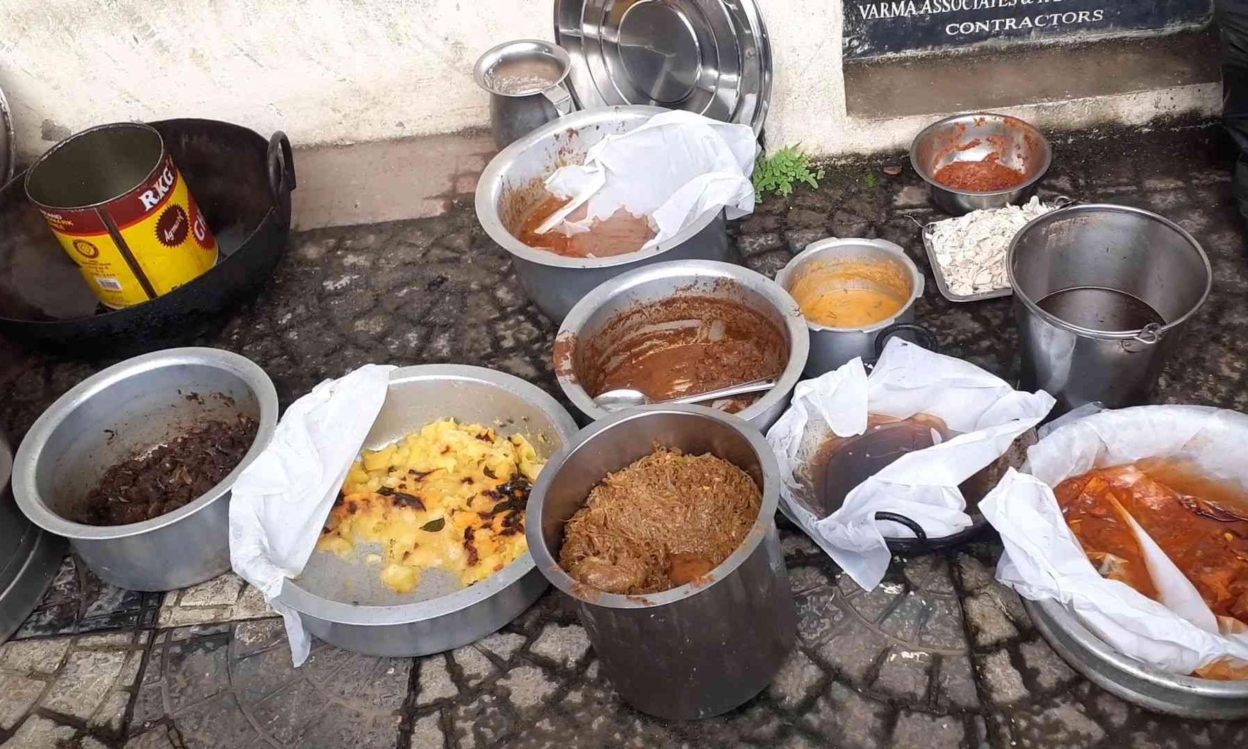 തിരുവല്ലയിൽ പഴകിയ ഭക്ഷണം പിടികൂടി തിരുവല്ലയിൽ പഴകിയ ഭക്ഷണം പിടികൂടി