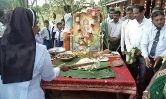 സമാധാനമായി പള്ളി പണിയാൻ ഗണപതിയോട് പ്രാർത്ഥിച്ച് കന്യാസ്ത്രീ; എന്താണ് സത്യം സമാധാനമായി പള്ളി പണിയാൻ ഗണപതിയോട് പ്രാർത്ഥിച്ച് കന്യാസ്ത്രീ; എന്താണ് സത്യം
