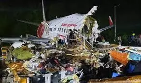 കരിപ്പൂർ അപകടം: രണ്ടാം വാർഷികത്തിലും പരിക്കേറ്റവരും മരണപ്പെട്ടവരുടെ ആശ്രിതരും ഒത്തുചേരും കരിപ്പൂർ അപകടം: രണ്ടാം വാർഷികത്തിലും പരിക്കേറ്റവരും മരണപ്പെട്ടവരുടെ ആശ്രിതരും ഒത്തുചേരും