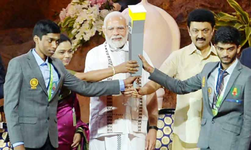 ചതുരംഗക്കളത്തിലെ രാഷ്ട്രീയം