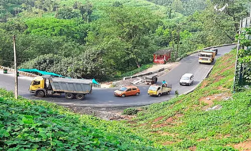 മണ്ണിടിച്ചിൽ ഭീഷണി; ടിപ്പറുകൾ ചുരത്തിൽ നിയന്ത്രിക്കണമെന്ന് ആവശ്യം