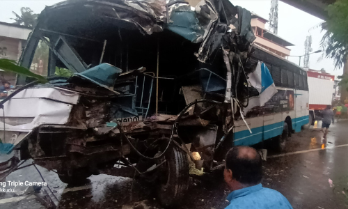 കെ.എസ്.ആർ.ടി.സി. ബസിന് പിന്നിൽ ലോറി ഇടിച്ച് അപകടം ; നിരവധിപേർക്ക് പരിക്ക്