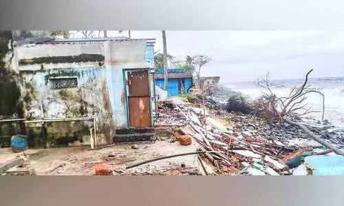 കടൽക്ഷോഭത്തിൽ വീട് തകർന്നു