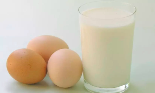 അധികൃതരുടെ വീഴ്ച മറയ്ക്കാൻ; അവധി ദിനത്തിൽ അംഗൻവാടി കുട്ടികൾക്ക് പാൽ വിതരണം