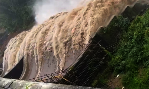 ചാലക്കുടി പുഴയില്‍ ഇനിയും വെള്ളം ഉയരും; പുഴക്കരയിലുള്ളവരെ എത്രയും വേഗം ഒഴിപ്പിക്കണം -കലക്ടര്‍