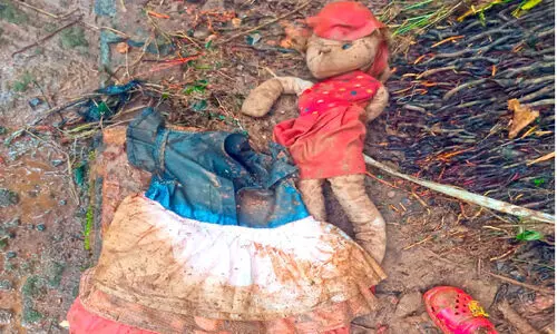 കണ്ണീരവശേഷിപ്പായി കുഞ്ഞുടുപ്പും കളിപ്പാവയും കണ്ണീരവശേഷിപ്പായി കുഞ്ഞുടുപ്പും കളിപ്പാവയും