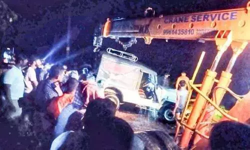 ജീപ്പ് പുഴയിൽ വീണു; യാത്രക്കാർ രക്ഷപ്പെട്ടു